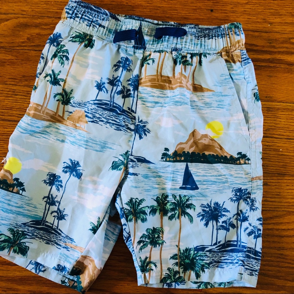 Boy's swim trunks size 7